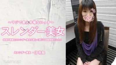 笑脸迷人的苗条美女是个感觉超敏感的女孩