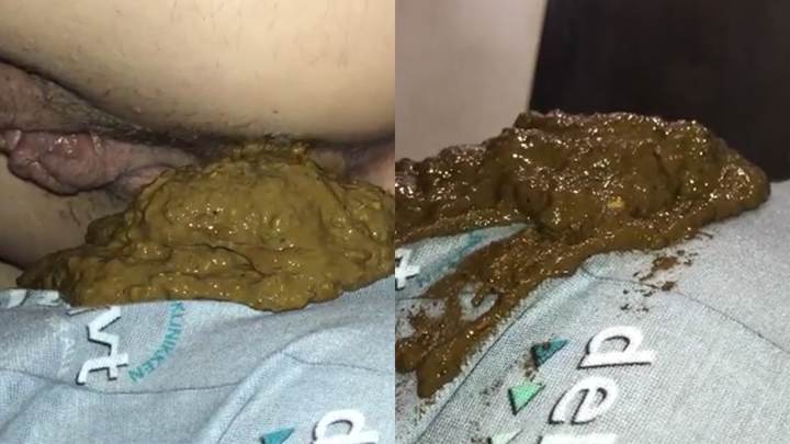 女性主导粪便游戏在人体马桶上足交和手淫